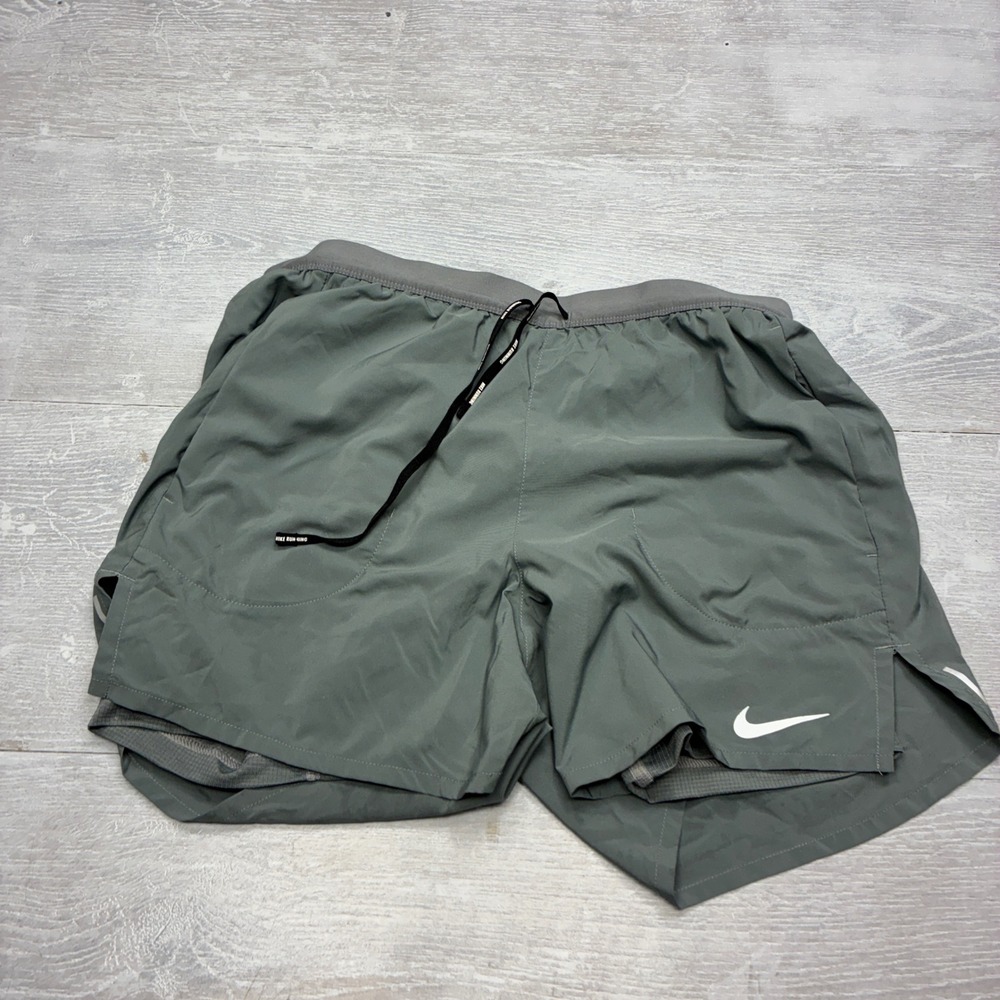 Nike Stride 2-in-1 Running Shorts Mens L Green Grey 5in Inseam Training Gym